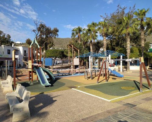 juegos-infantiles-plaza-san-jose-cabo-de-gata-almeria